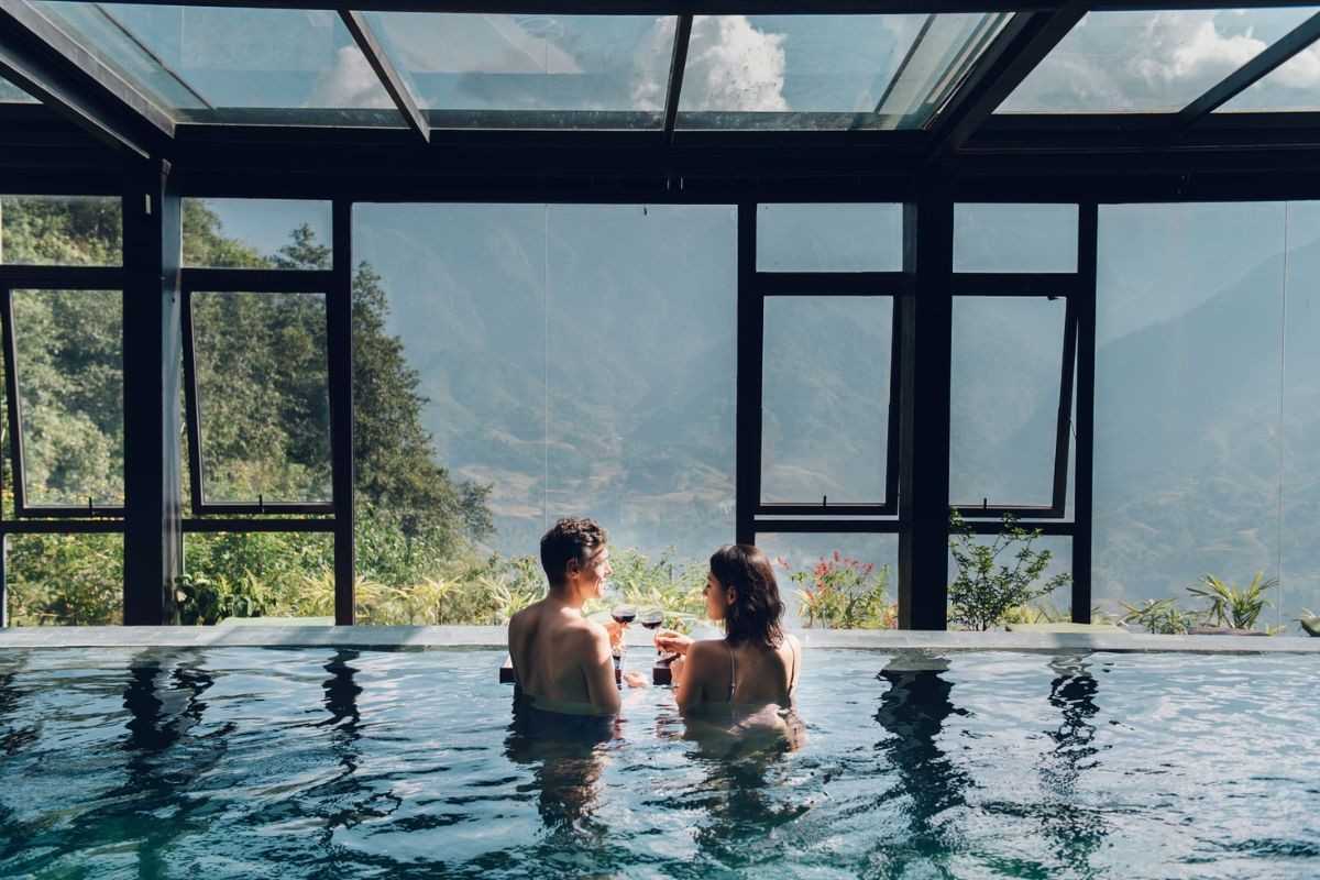 What is holistic wellness retreat